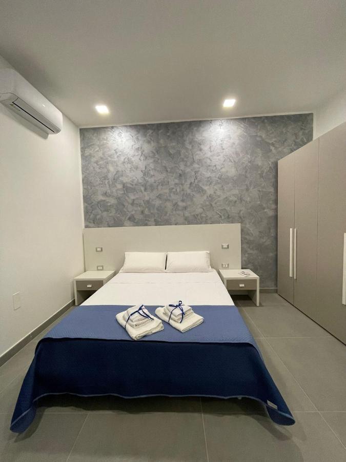 Bed & Breakfast 3rooms Chiaia 2 3*