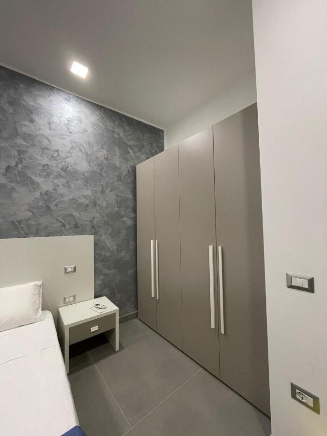 3rooms Chiaia 2 3*