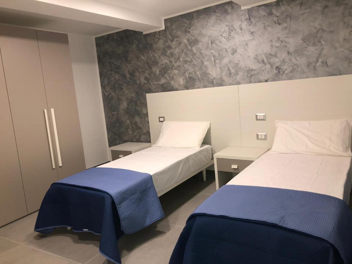 3rooms Chiaia 2 3*